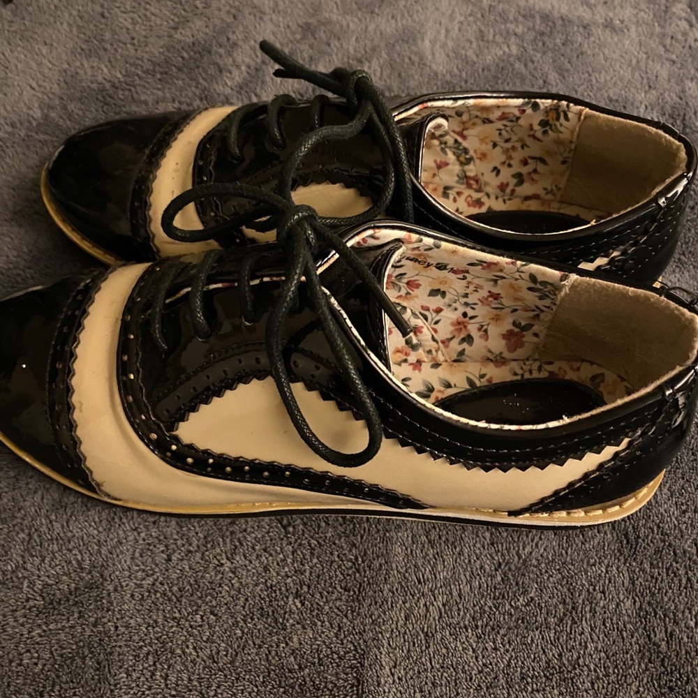Shoes - Picture 2 of 3